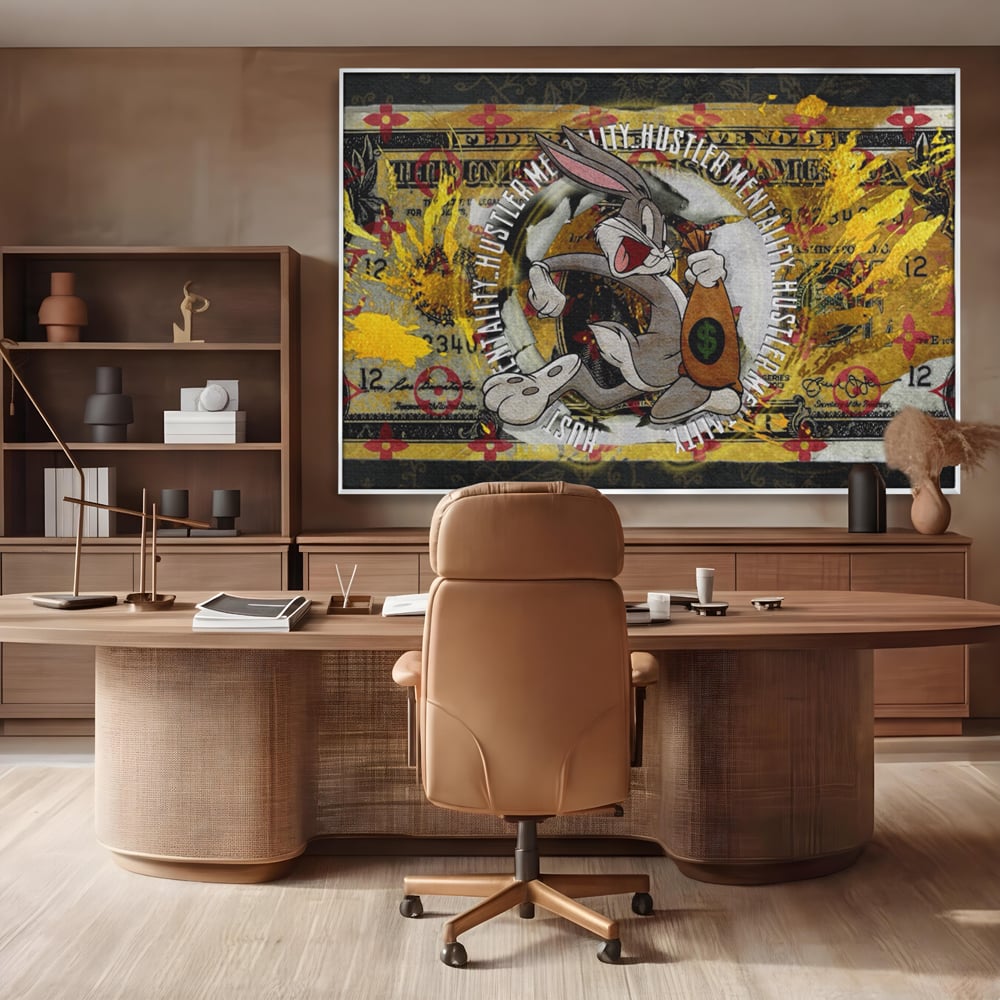 Tablou canvas cu tablou canvas cu dolar si bugs bunny, in rama de aluminiu argintiu, pe perete intr-un birou